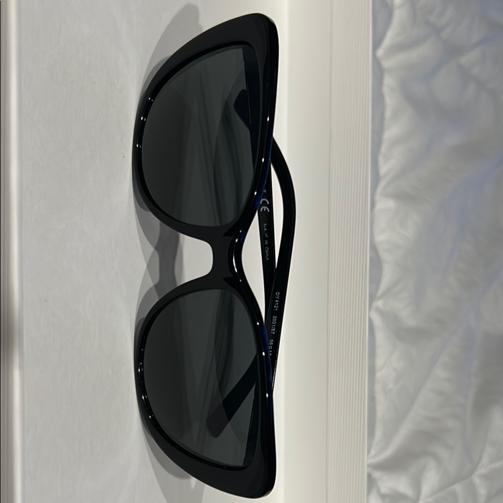 Chic Black Cat-Eye Sunglasses